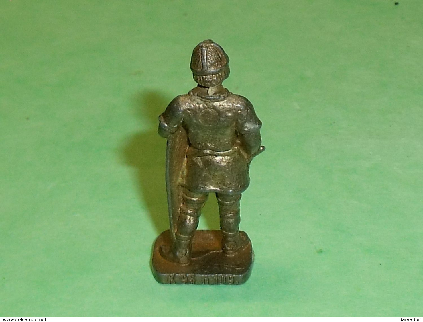 Kinder / Figurines En Métal : Hun 3 R    TB116C - Metal Figurines