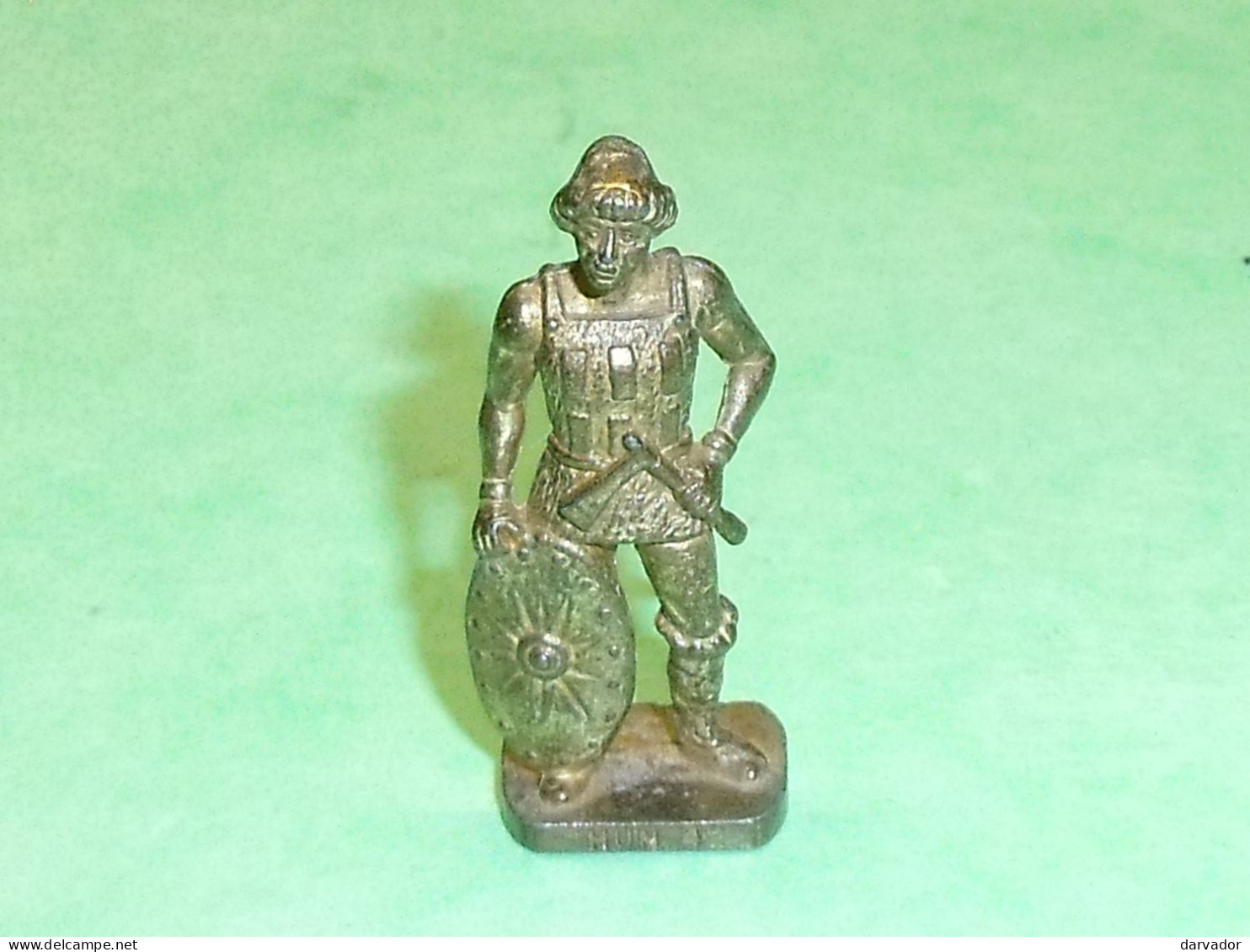 Kinder / Figurines En Métal : Hun 4 C    TB116C - Metalen Beeldjes