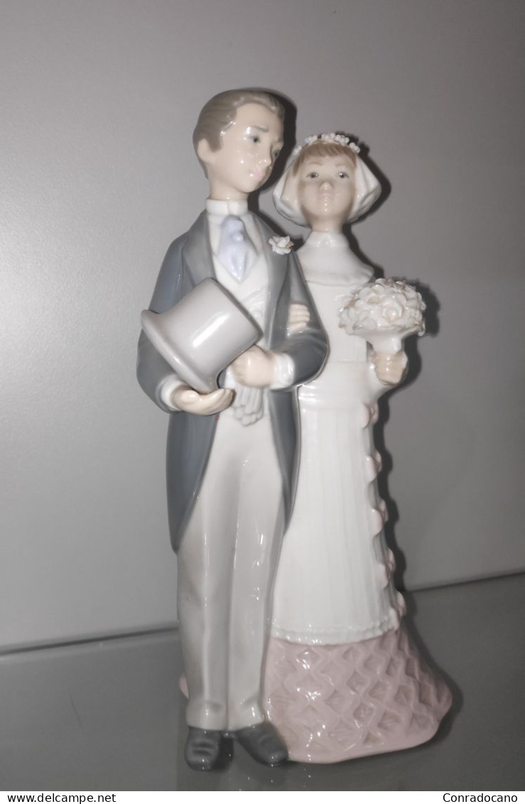 01004808 BODA DE ANTAÑO. FIGURA PORCELANA LLADRÓ DESCATALOGADA - Lladro (ESP)