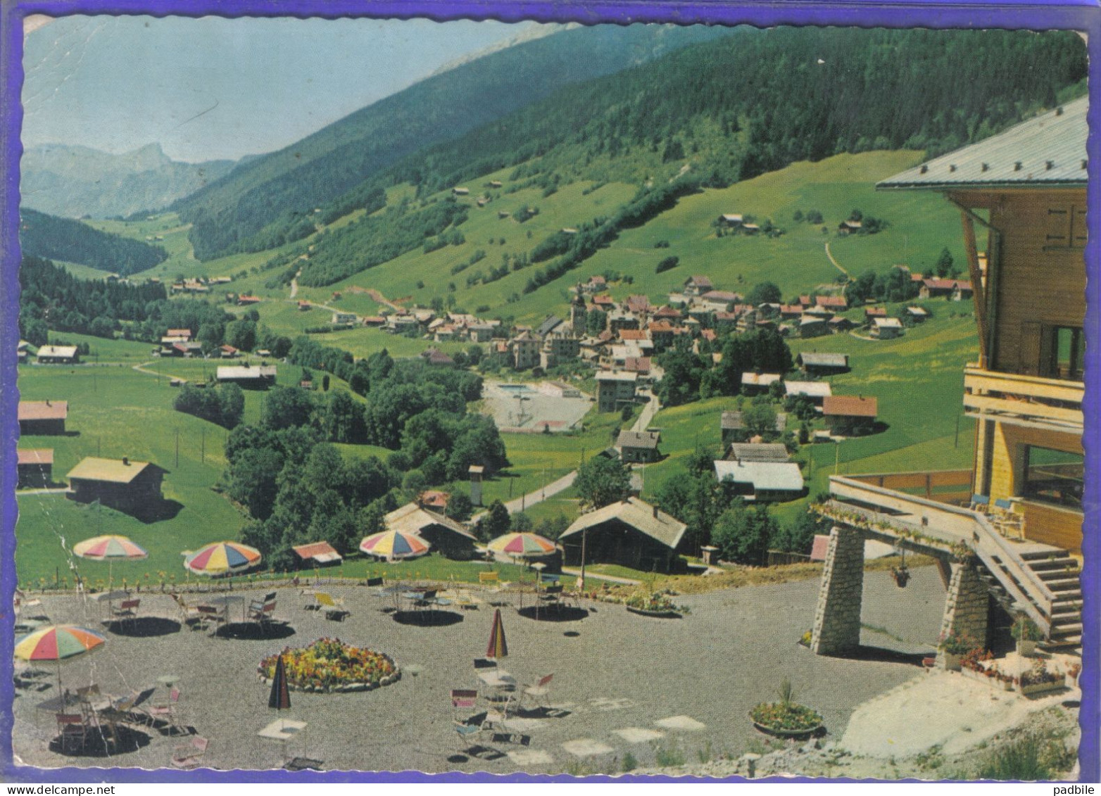 Carte Postale 74. Le Grand-Bornand  Terrasse Chalet De La Joyère   Très Beau Plan - Le Grand Bornand