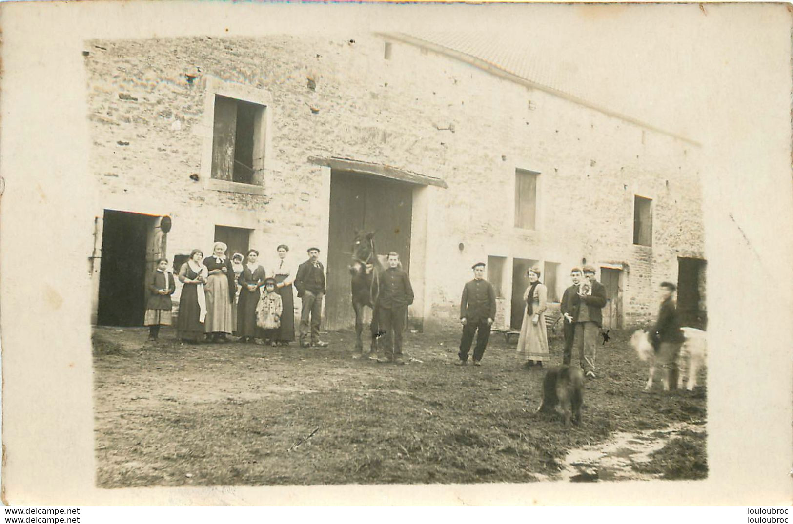 CARTE PHOTO COUR DE FERME LIEU NON IDENTIFIE R1 - Te Identificeren