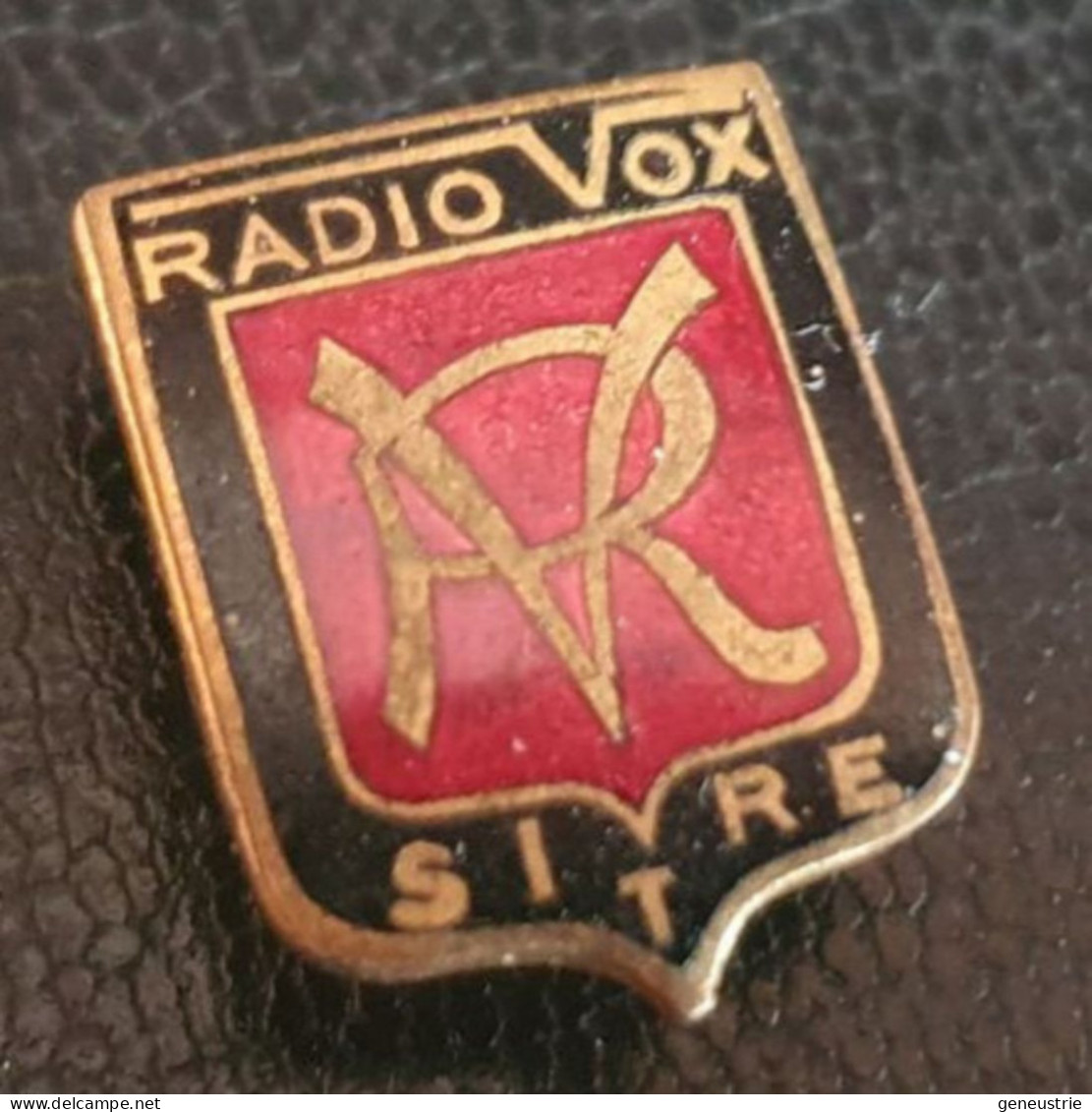 Insigne émaillé Années 40 "Radio / TSF - Radiovox S.I.T.R.E." - Autres & Non Classés