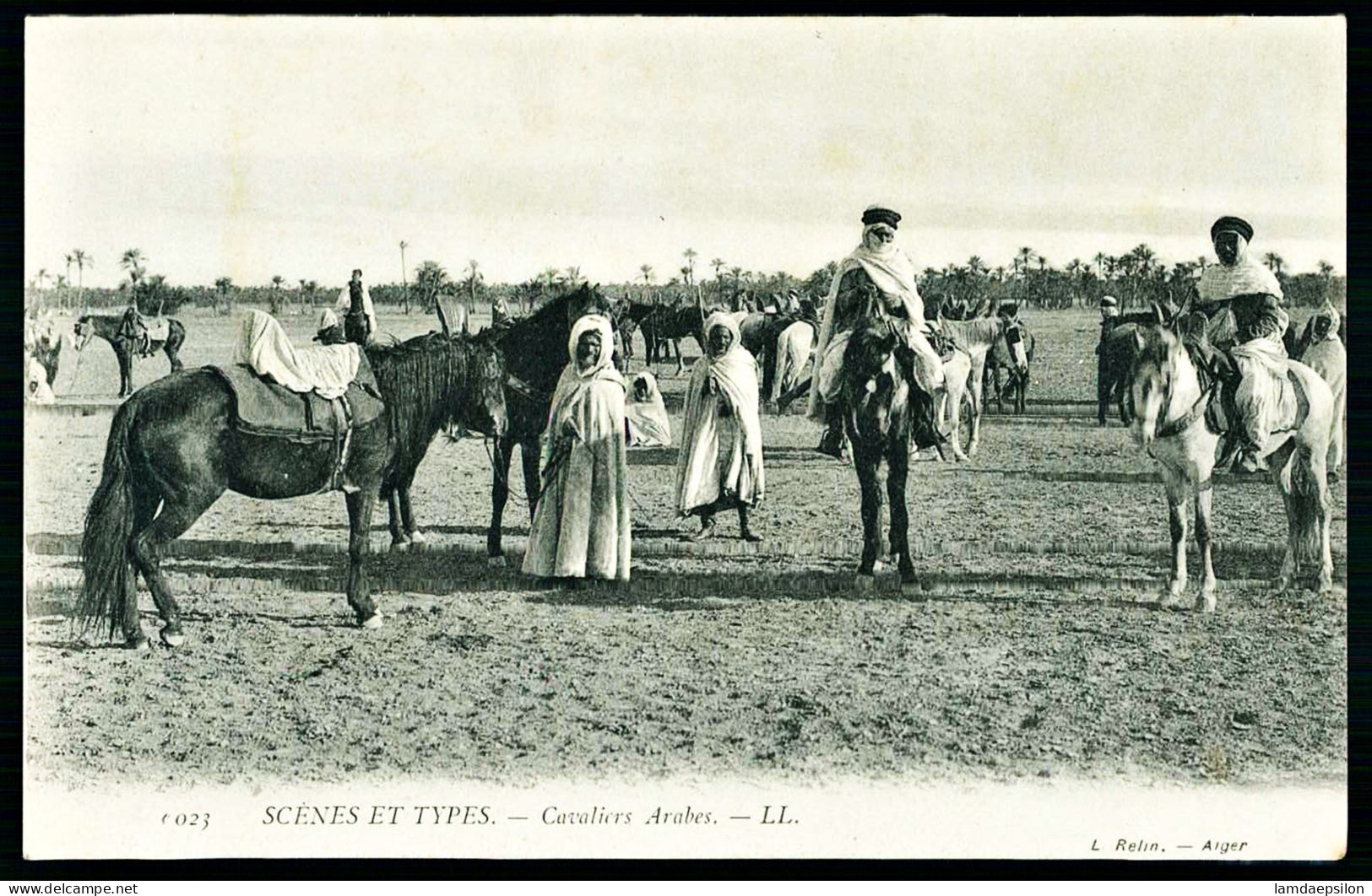 A65  ALGERIE CPA  SCENES ET TYPES - CAVALIERS  ARABES - Collections & Lots