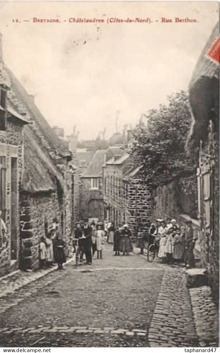 . 22 . CHÂTELAUDREN . Rue Berthou . Animation . - Châtelaudren