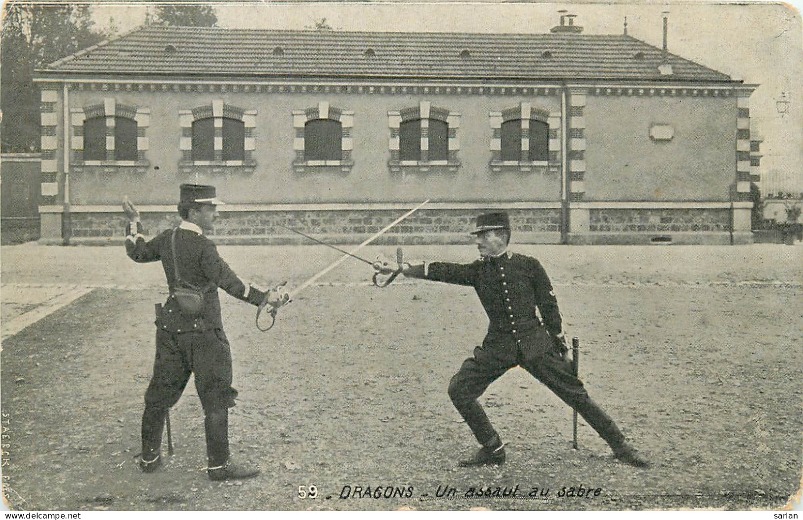 DRAGONS , Un Assaut Au Sabre ( Escrime ) ,  * 300 96 - Schermen