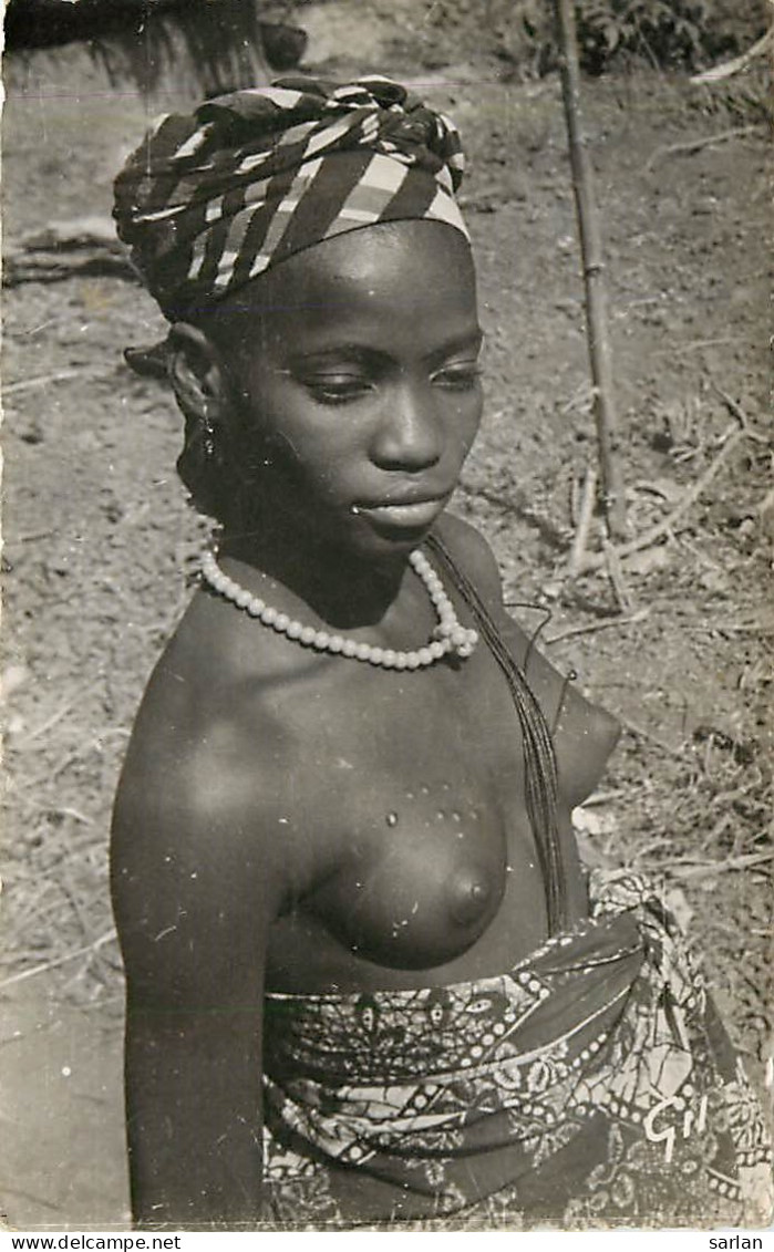 GUINEE , Type Indigene , Femme Seins Nus , * 308 26 - Guinée Française