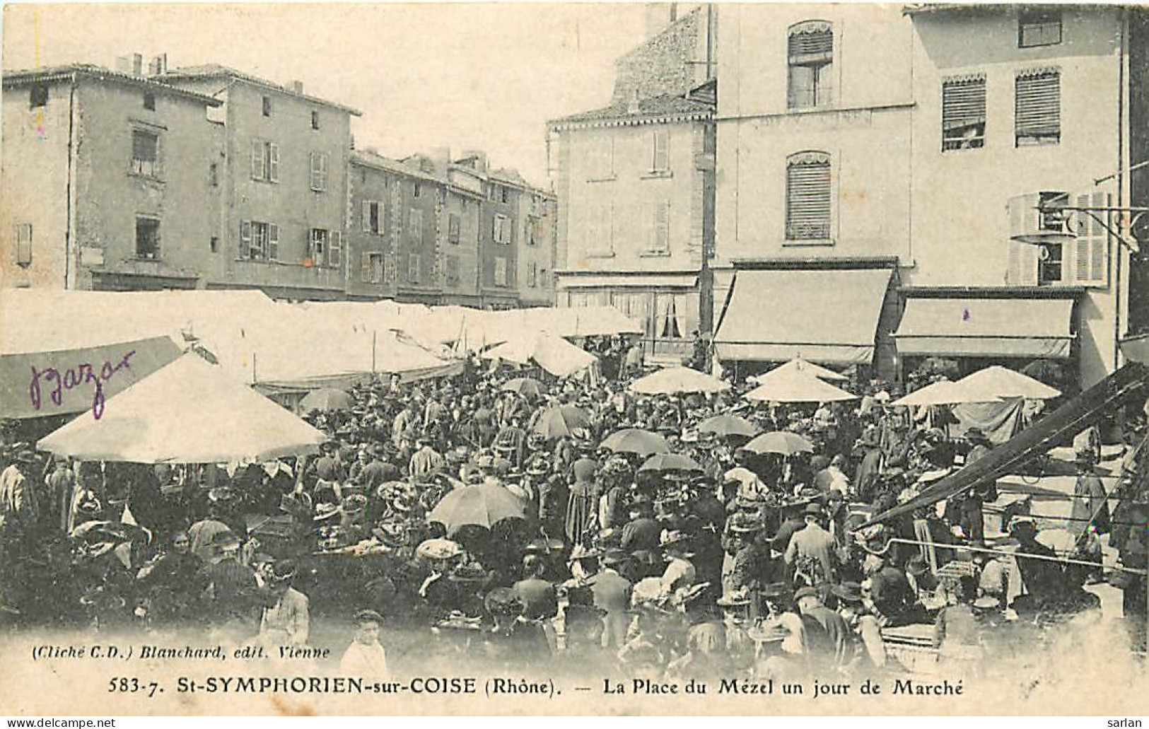 69 , ST SYMPHORIEN SUR COISE , Place Du Mezel Un Jour De Marché , * 328 76 - Saint-Symphorien-sur-Coise