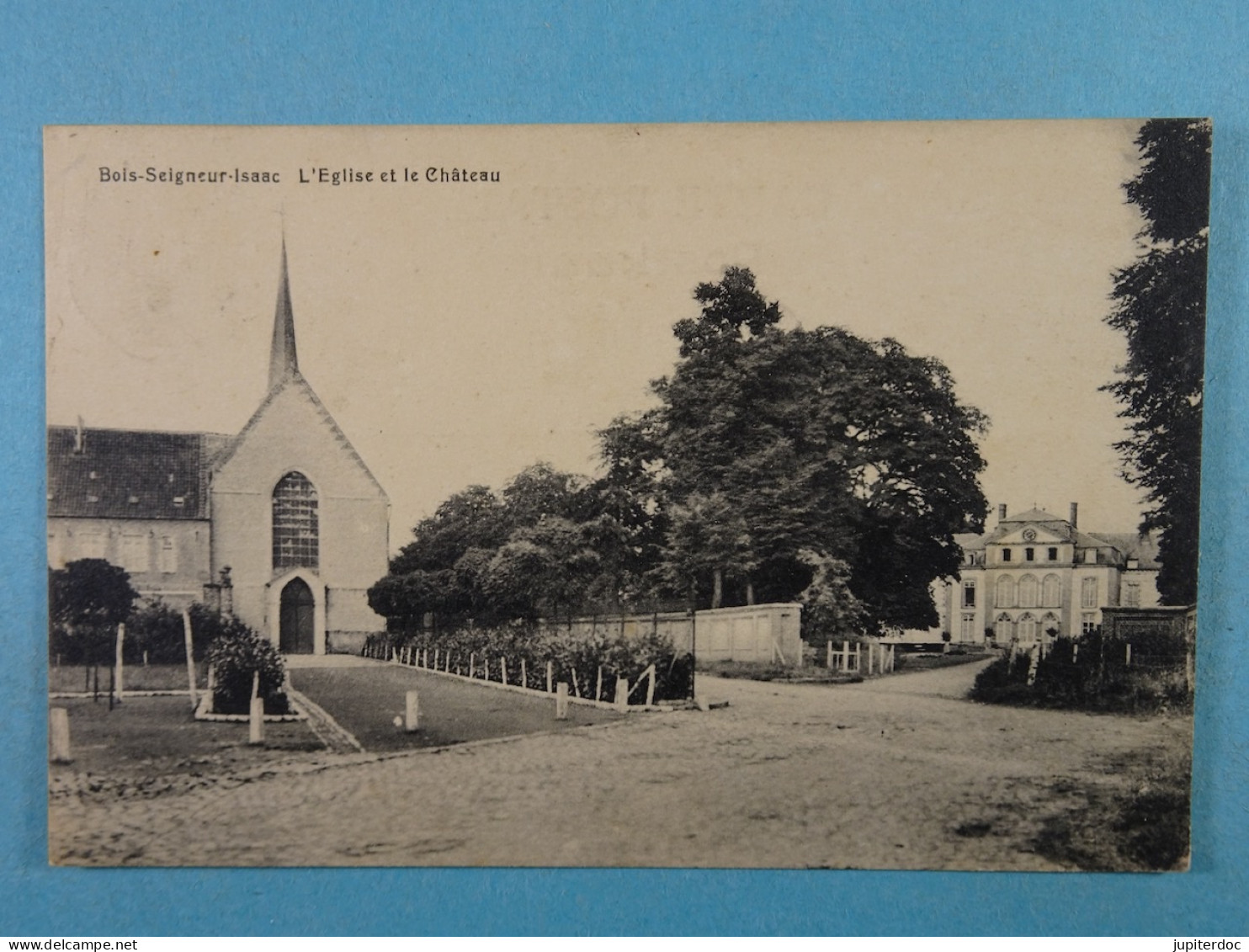 Bois-Seigneur-Issac L'Eglise Et Le Château - Eigenbrakel