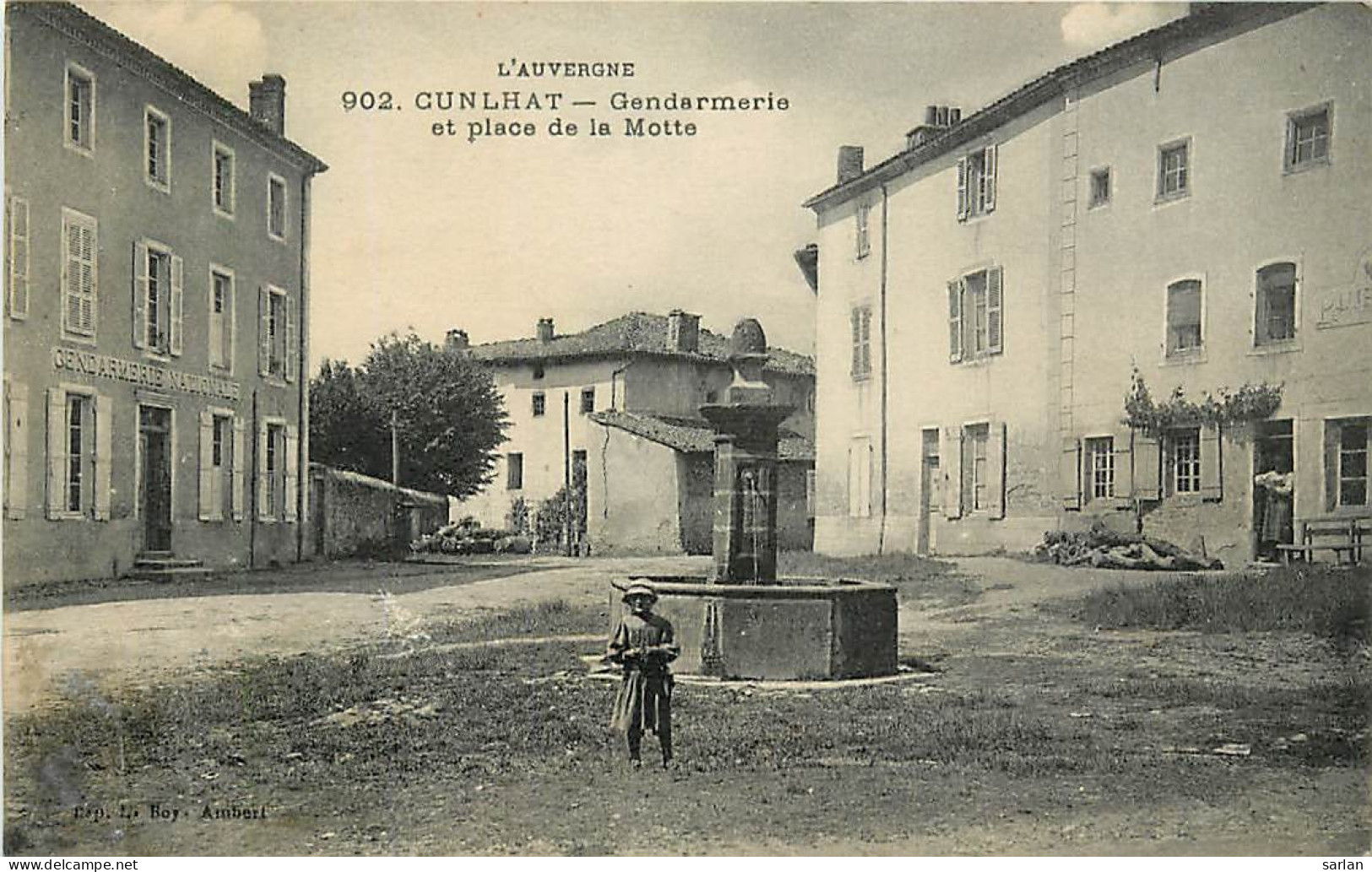 63 , CUNLHAT , Gendarmerie Et Place De La Motte , CF * 340 40 - Cunlhat