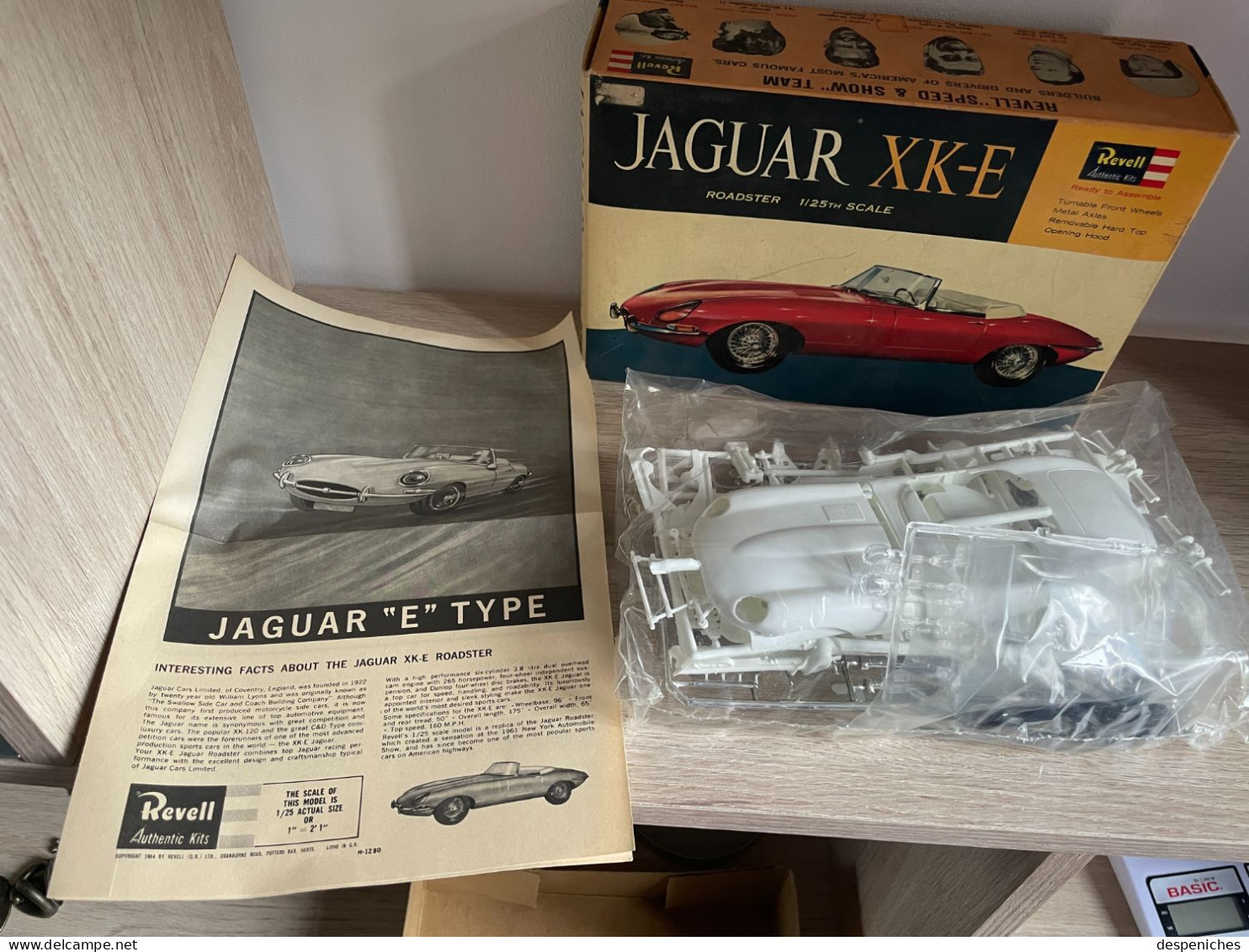 Maquette NEUVE Jaguar Type E XK-E coupé Revell 1/25e, intérieur sous blister