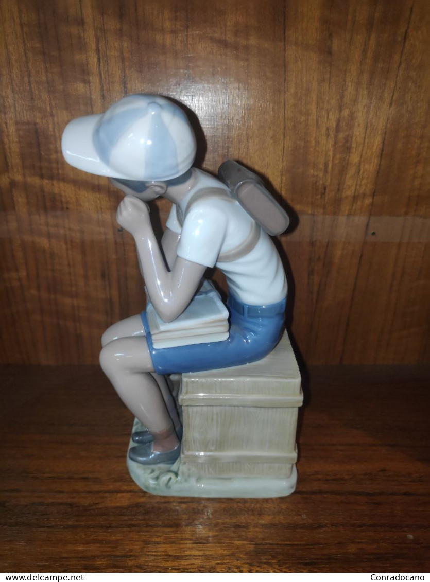 01005250 COLEGIAL CON PERRITO. FIGURA PORCELANA LLADRÓ DESCATALOGADA - Lladro (ESP)