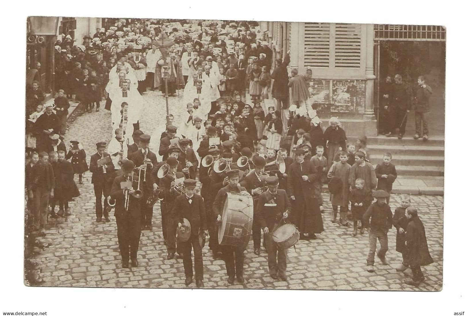 Châteaulin ( 29 ) Carte Photo  Fanfare En Tête D'une Procession - Châteaulin