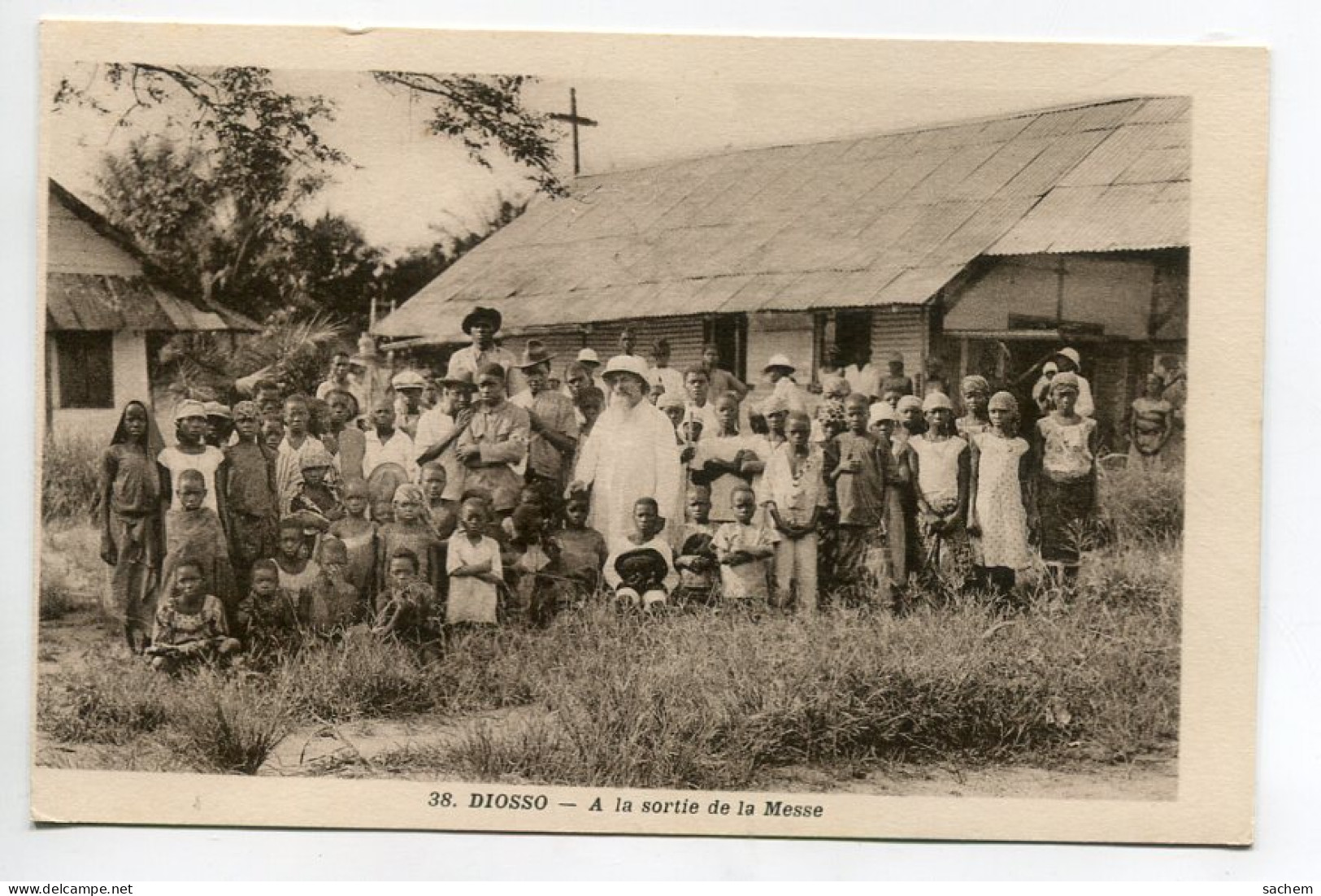CONGO DIOSSO A La Sortie De La Messe Indigènes Curé Er Petite Eglise 1930  D15 2022 - Pointe-Noire