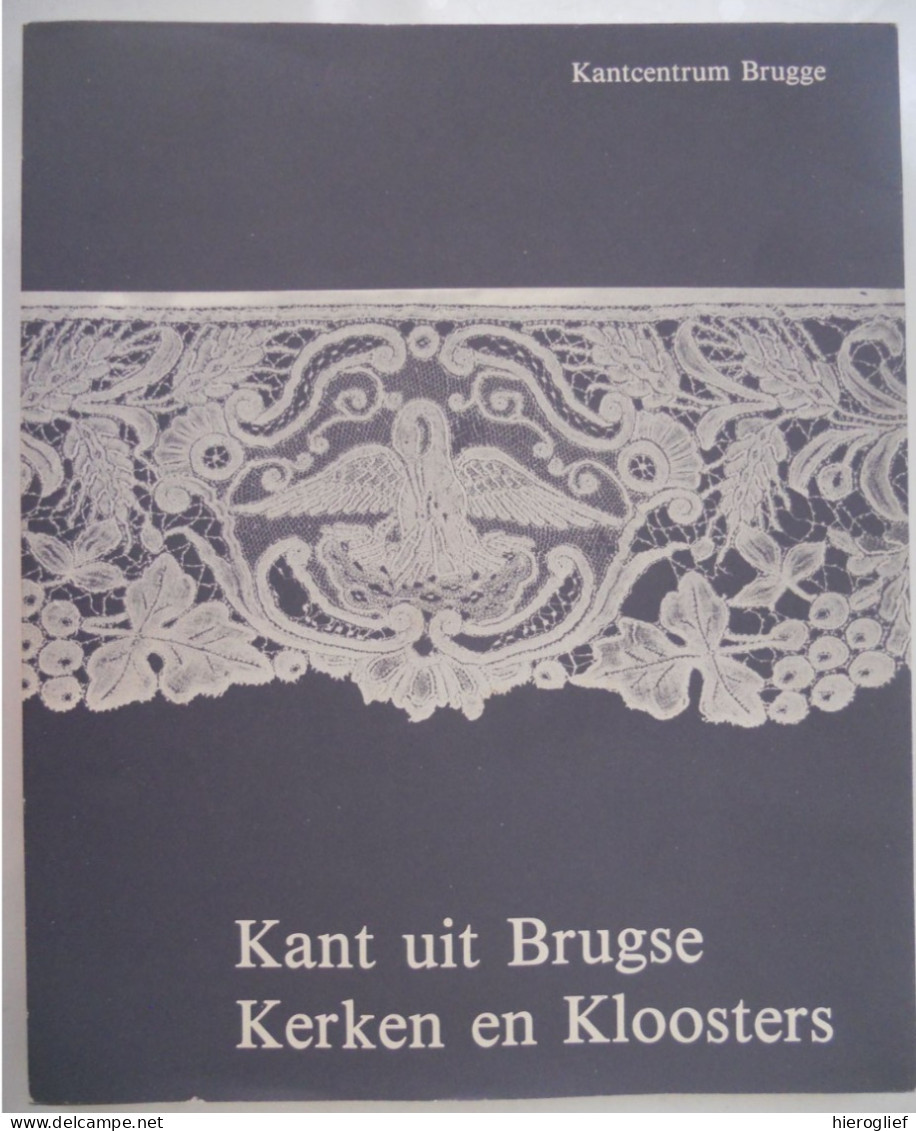 Kant Uit Brugse Kerken En Kloosters Brugge Kantcentrum Wapens Emblemen Liturgische Gewaden Kerklinnen Kragen Sluiers - Historia