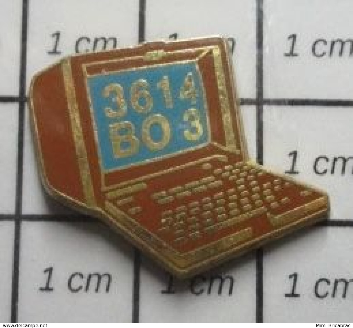 1719 Pin's Pins / Beau Et Rare / THEME : INFORMATIQUE / MINITEL EURO RENT 3614 BO3 - Computers