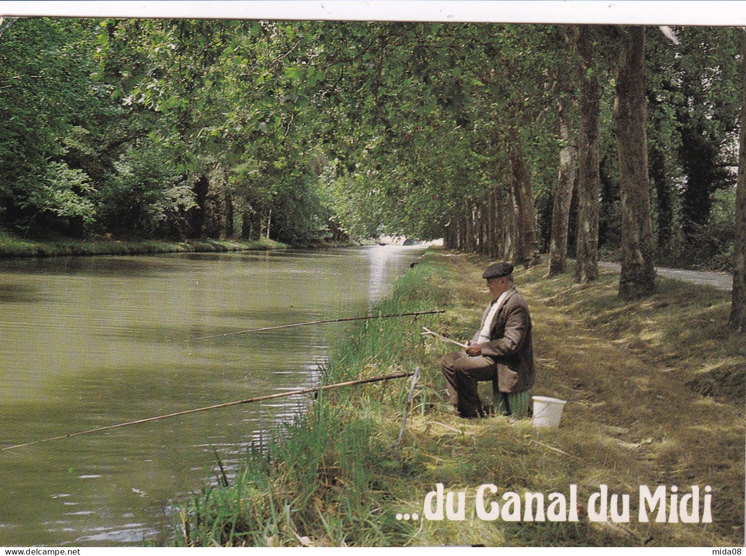 LANGUEDOC ROUSSILLON . Le Canal Du Midi . Pêcheur - Languedoc-Roussillon