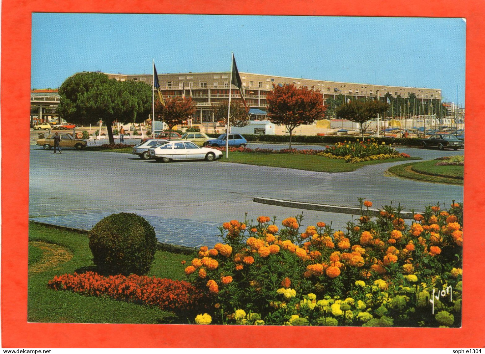 ROYAN - Les Jardins Du Casino ...(Vieilles Voitures Citroën CX....) - Casinos