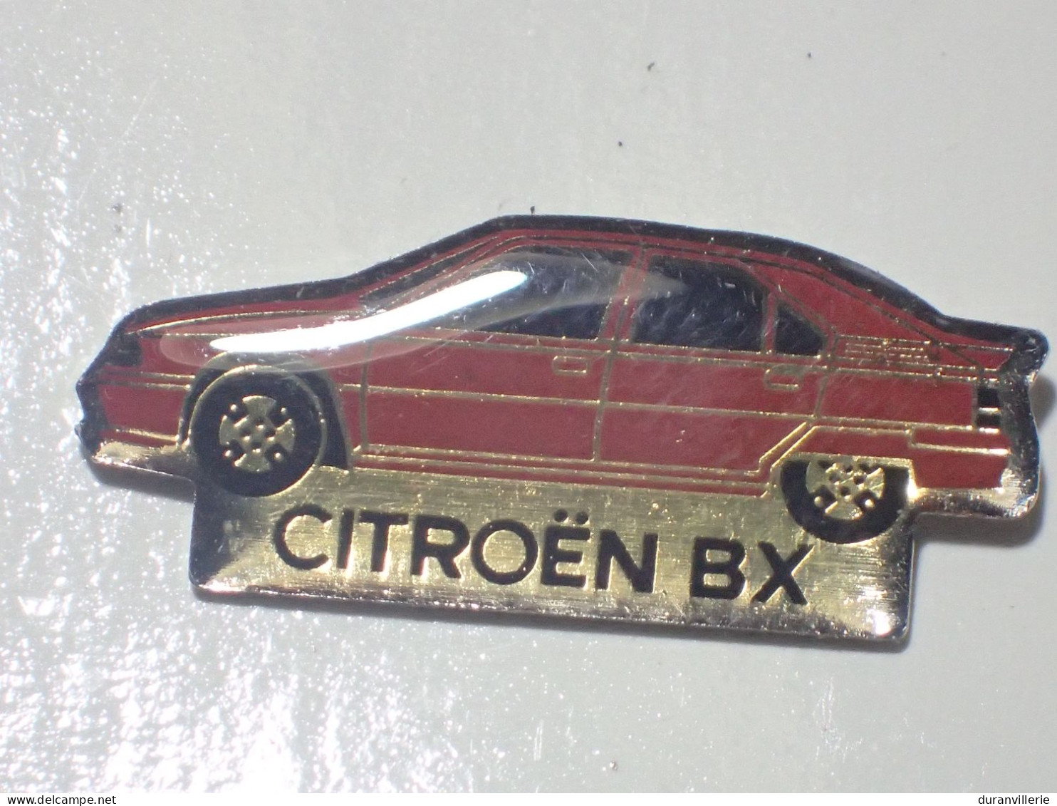 Pin's CITROEN BX Rouge - Citroën