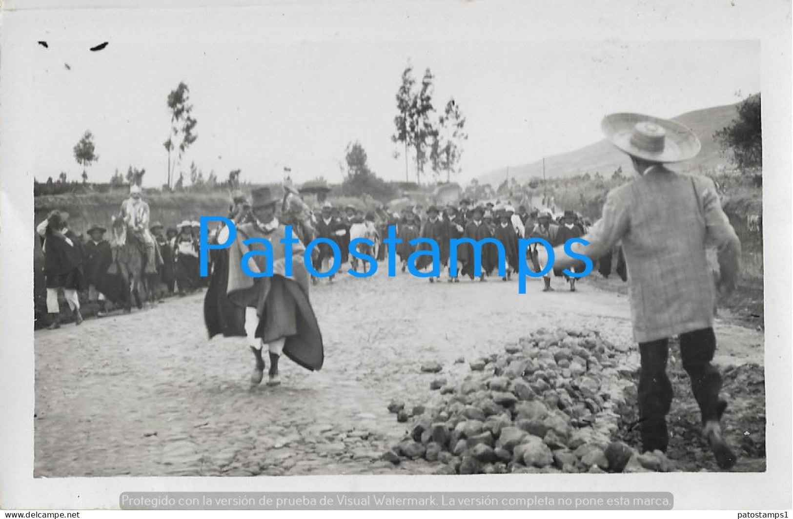 220941 EQUATOR COSTUMES MANIFESTACION DE INDIOS NATIVE OTOVALEÑOS YEAR 1950 POSTAL POSTCARD - Equateur