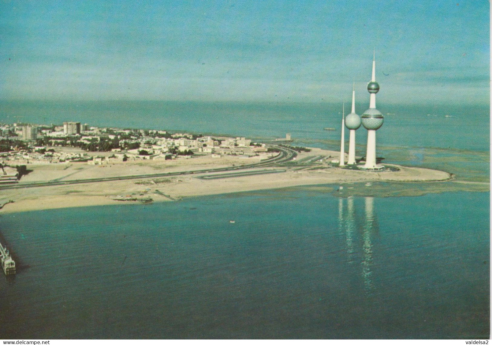 KUWAIT - KUWAIT BAY AND THE TOURIST TOWERS - Kuwait