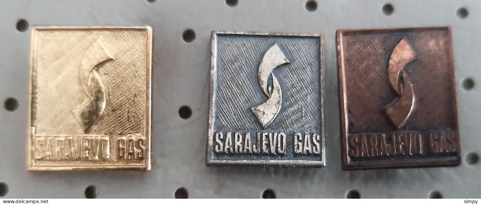 SARAJEVO GAS  Oil  Motor Oils  Fuel  Plin Bosnia Ex Yugoslavia Pins - Carburants