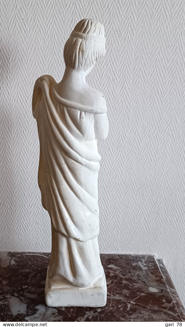 Statue En Plâtre, Femme Romaine Ou Grecque, Hauteur 39 Cm - Plâtre