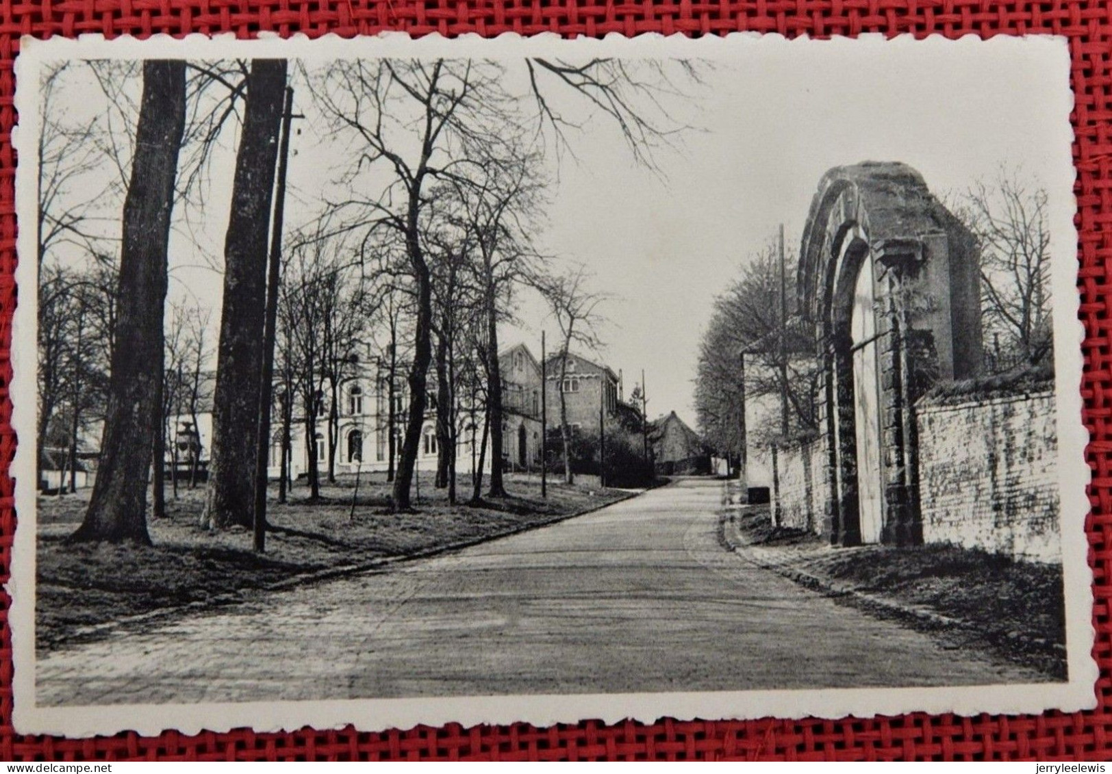 OHAIN  -  Le Porche  Du Vieux Manoir - Lasne