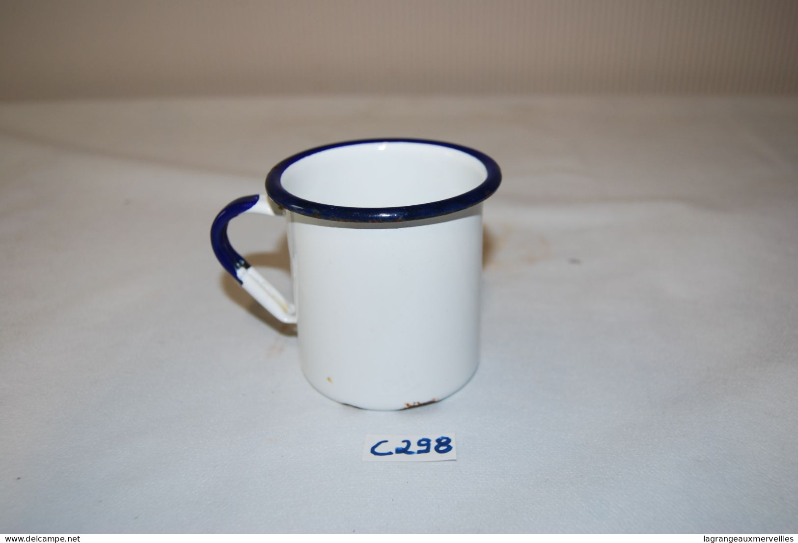 C298 Ancienne Cruche En émaillé - Blanc - Auberge - Tasse - Tasas