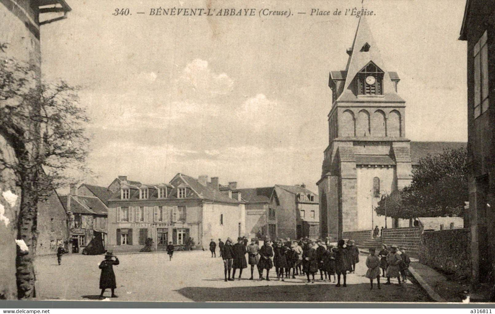 CPA - 23 - BENEVENT-L'ABBAYE (Creuse) - Place De L' Eglise - Benevent L'Abbaye