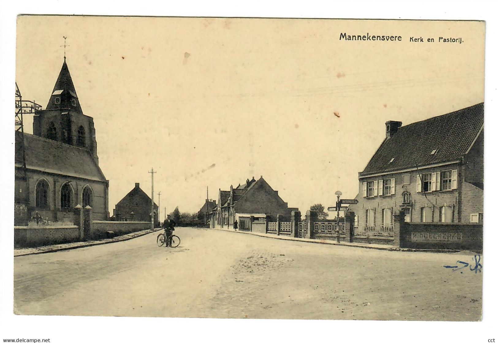 Mannekensvere  Middelkerke    Kerk En Pastorij - Middelkerke