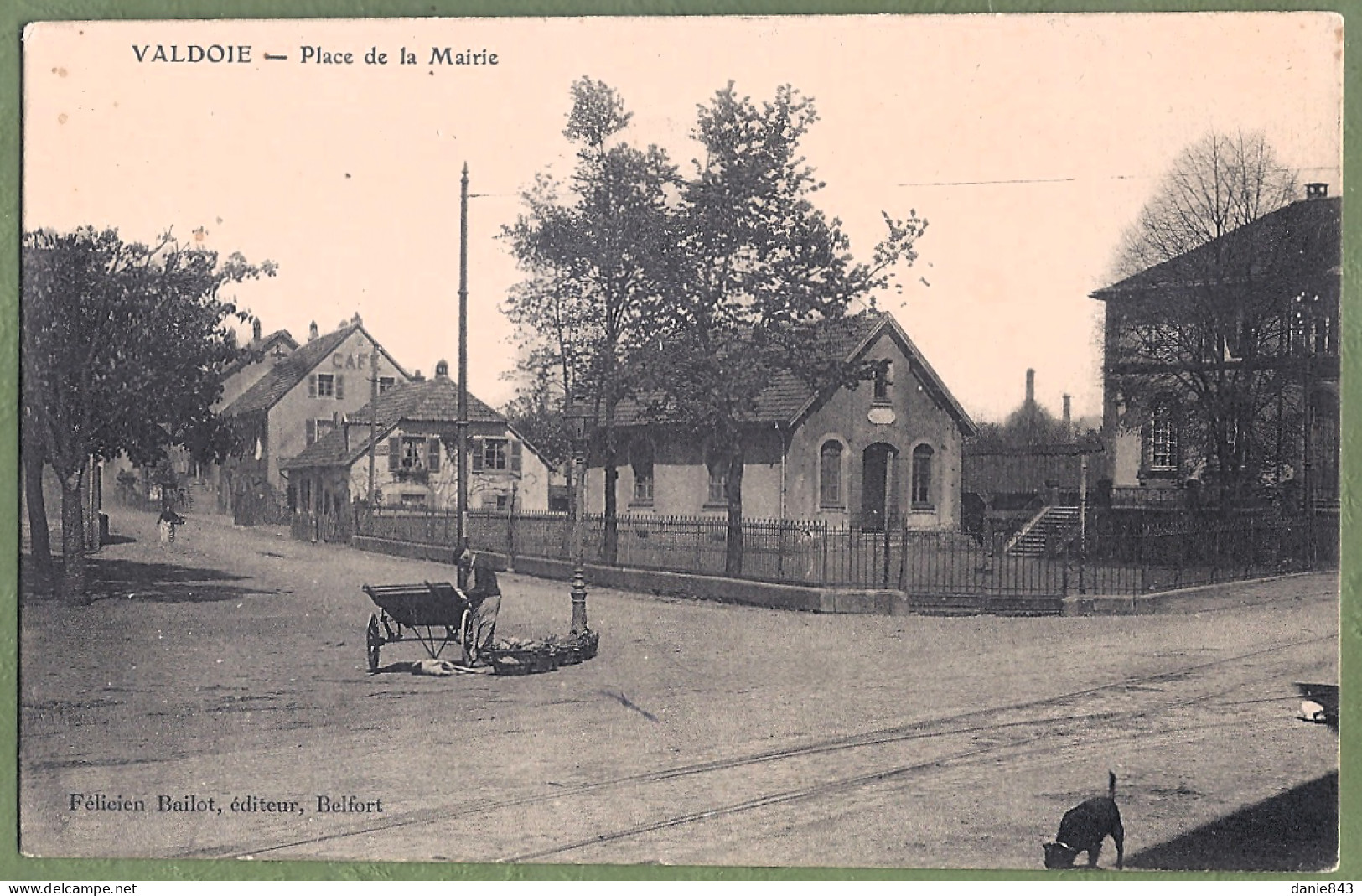 CPA Vue Peu Courante - TERRITOIRE DE BELFORT - VALDOIE - PLACE DE LA MAIRIE - Animation - Valdoie