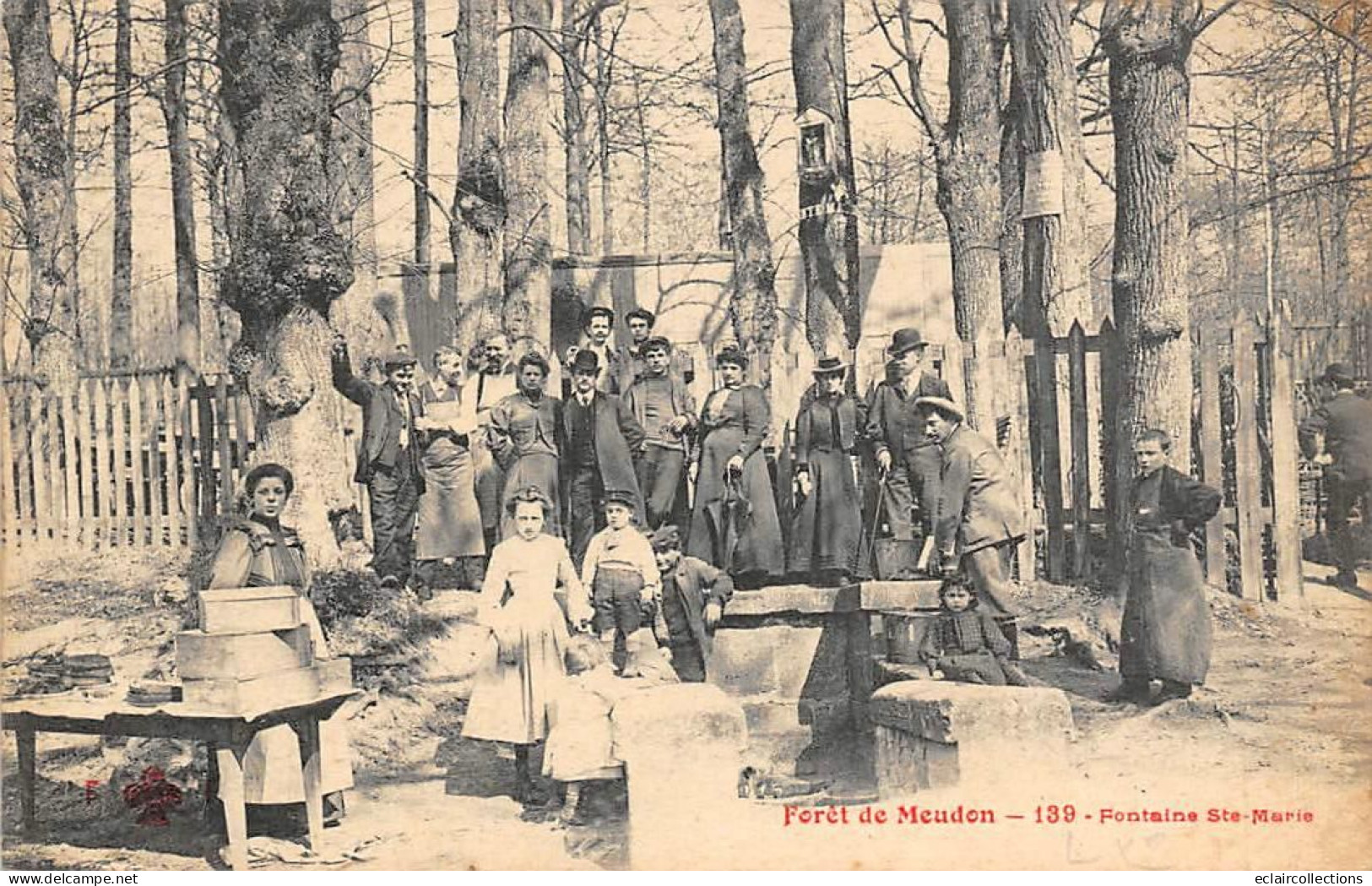 Meudon         92           Forêt.  Fontaine Sainte Marie. Belle Animation.Marchande De Gâteaux  ??  (voir Scan) - Meudon