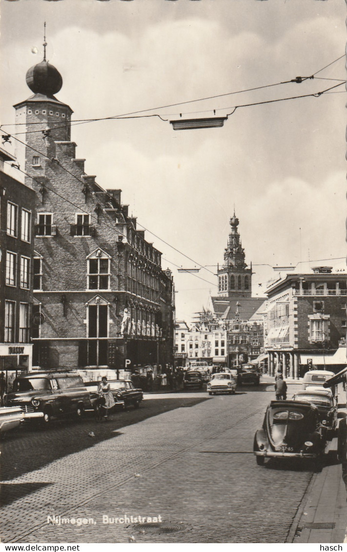 4905 69 Nijmegen, Burchtstraat. (Fotokaart) (Diverse Punaisegaatjes)  - Nijmegen