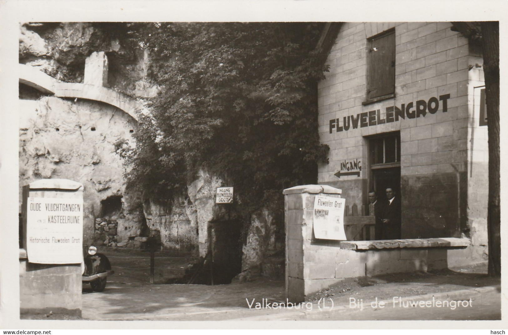 4905 104 Valkenburg, Bij De Fluweelengrot. (Fotokaart.)  - Valkenburg