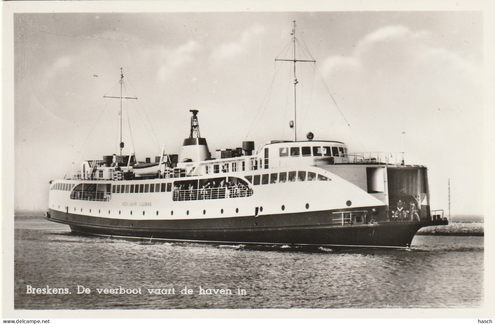 4905 116 Breskens, De Veerboot Vaart De Haven In. (Fotokaart.)  - Breskens