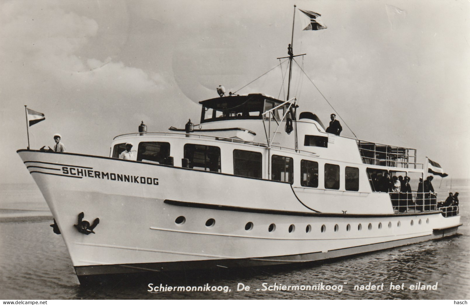 4905 137 Schiermonnikoog, De ,, Schiermonnikoog'' Nadert Het Eiland. (Fotokaart.) (Doordruk Stempel.) - Schiermonnikoog