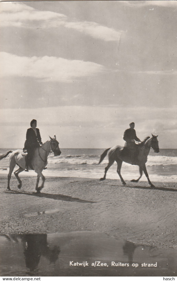 4905 179 Katwijk Aan Zee, Ruiters Op Strand. (Fotokaart.) (Zie Hoeken)  - Katwijk (aan Zee)