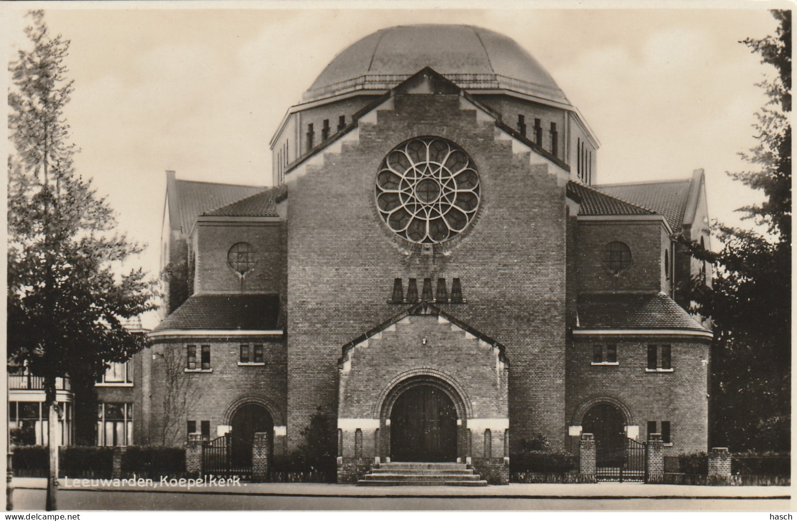 4905 203 Leeuwarden, Koepelkerk. (Fotokaart.)  - Leeuwarden