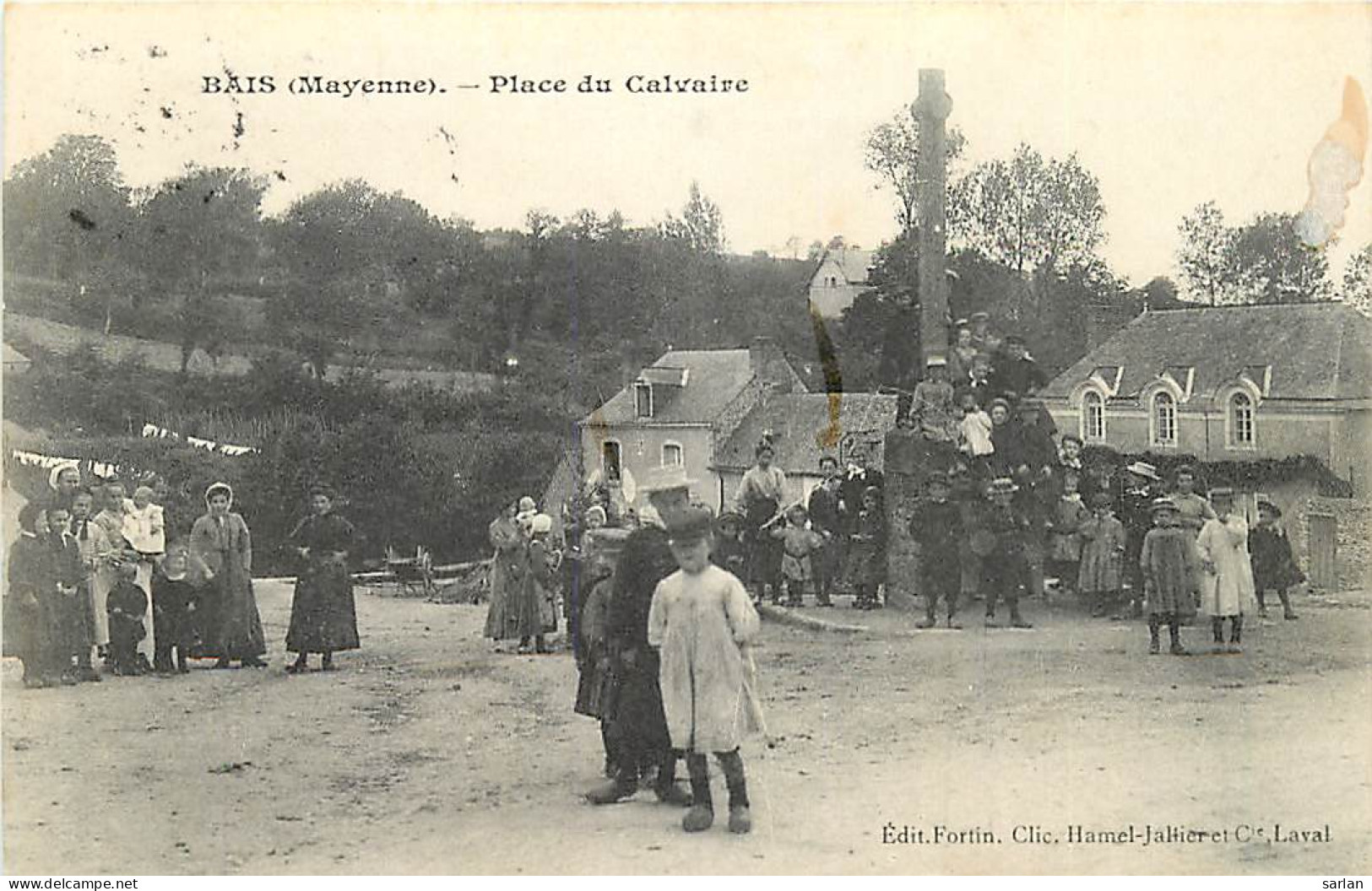 53 , BAIS , Place Du Calvaire , * 382 05 - Bais