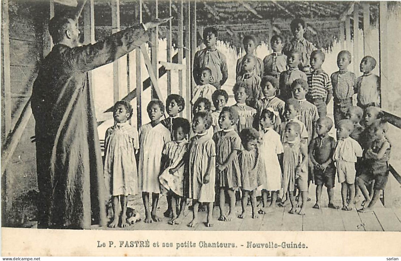 PAPOUASIE/Nouvelle Guinée , Le Pere Fastré Et Ses Petits Chanteurs , * 400 87 - Papouasie-Nouvelle-Guinée
