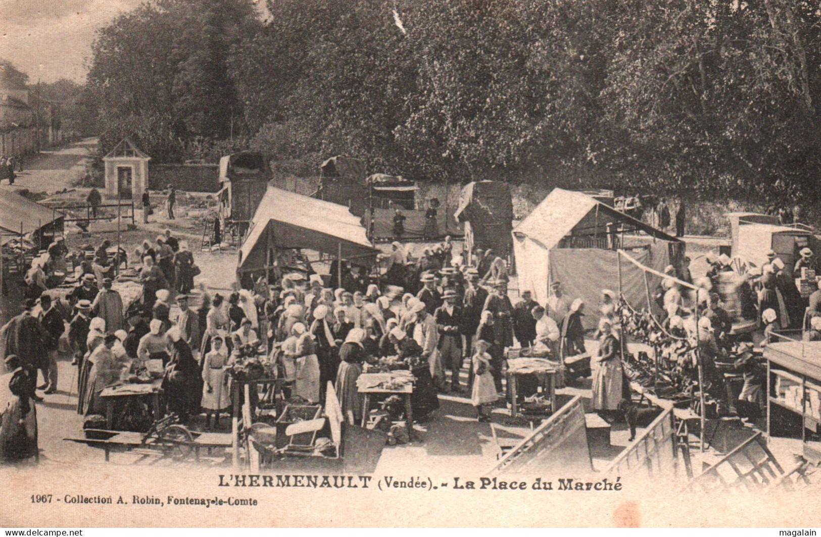 L'Hermenault : La Place Du Marché - L'Hermenault