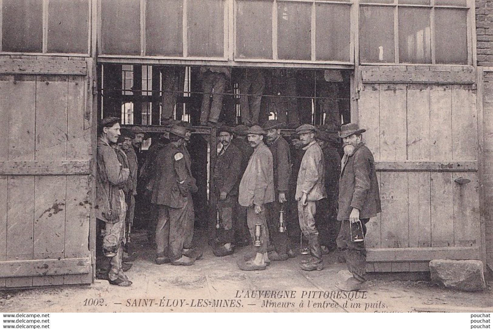 L9-63) SAINT ELOY LES MINES - MINEURS  A L ' ENTREE D UN PUITS - EN 1904  - ( 2 SCANS ) - Saint Eloy Les Mines
