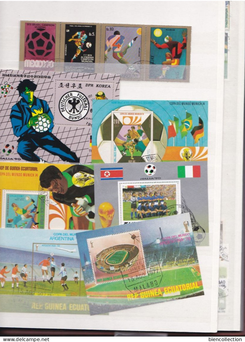 1 Classeur De Timbres Sur Le Football - Gebraucht