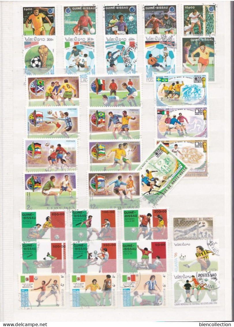 1 Classeur De Timbres Sur Le Football - Used Stamps