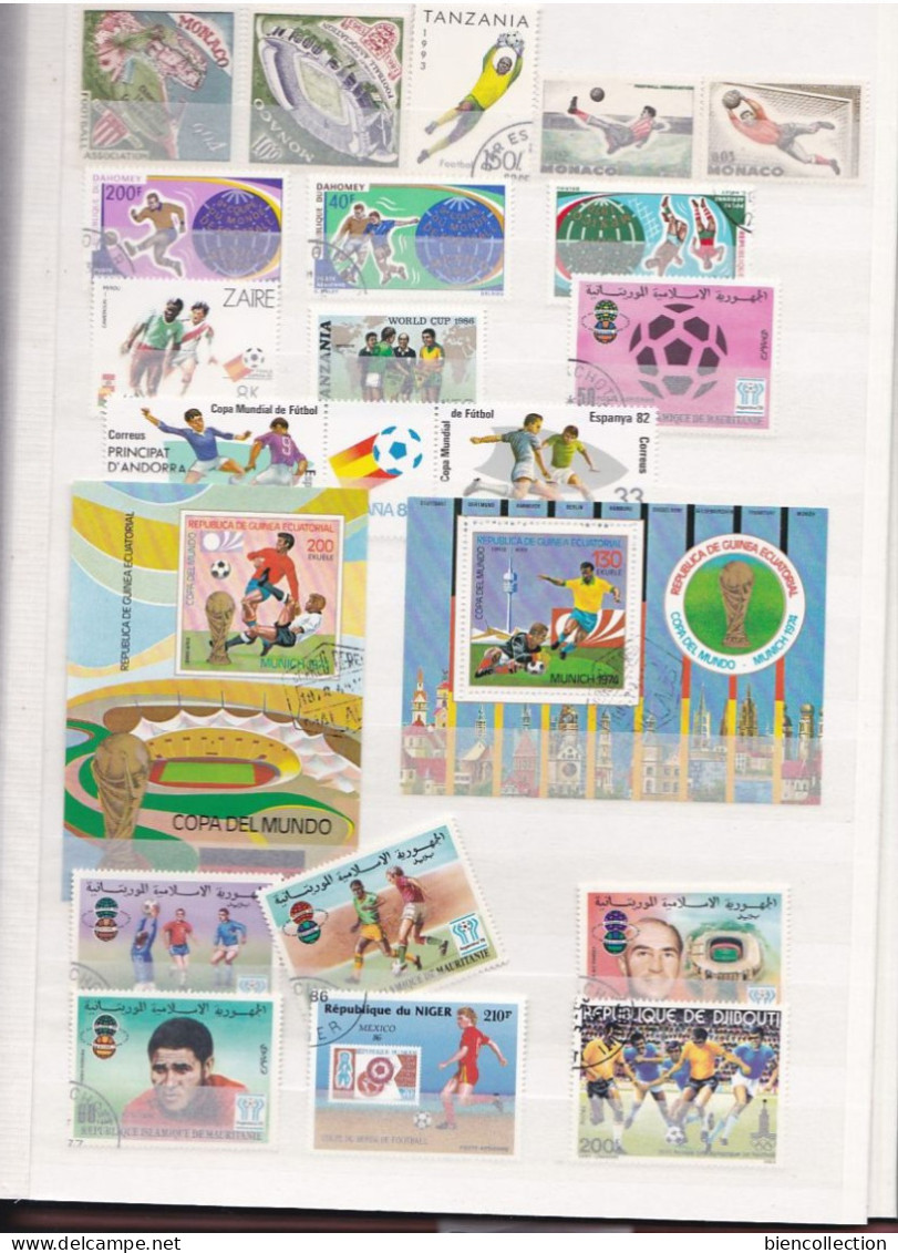 1 Classeur De Timbres Sur Le Football - Gebraucht