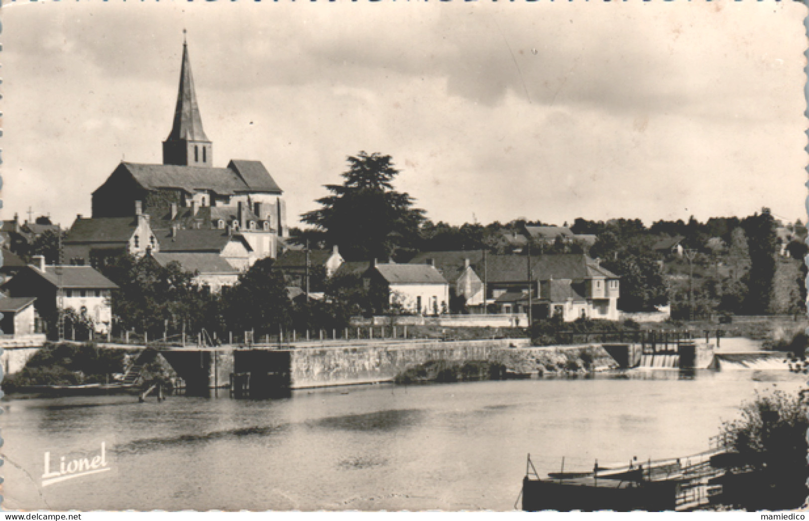 Dpt 49 CHATEAUNEUF-sur-SARTHE " L'Eglise Et Les Bords De La Sarthe" Semi Moderne, Petit Format. A Voyagée - Chateauneuf Sur Sarthe