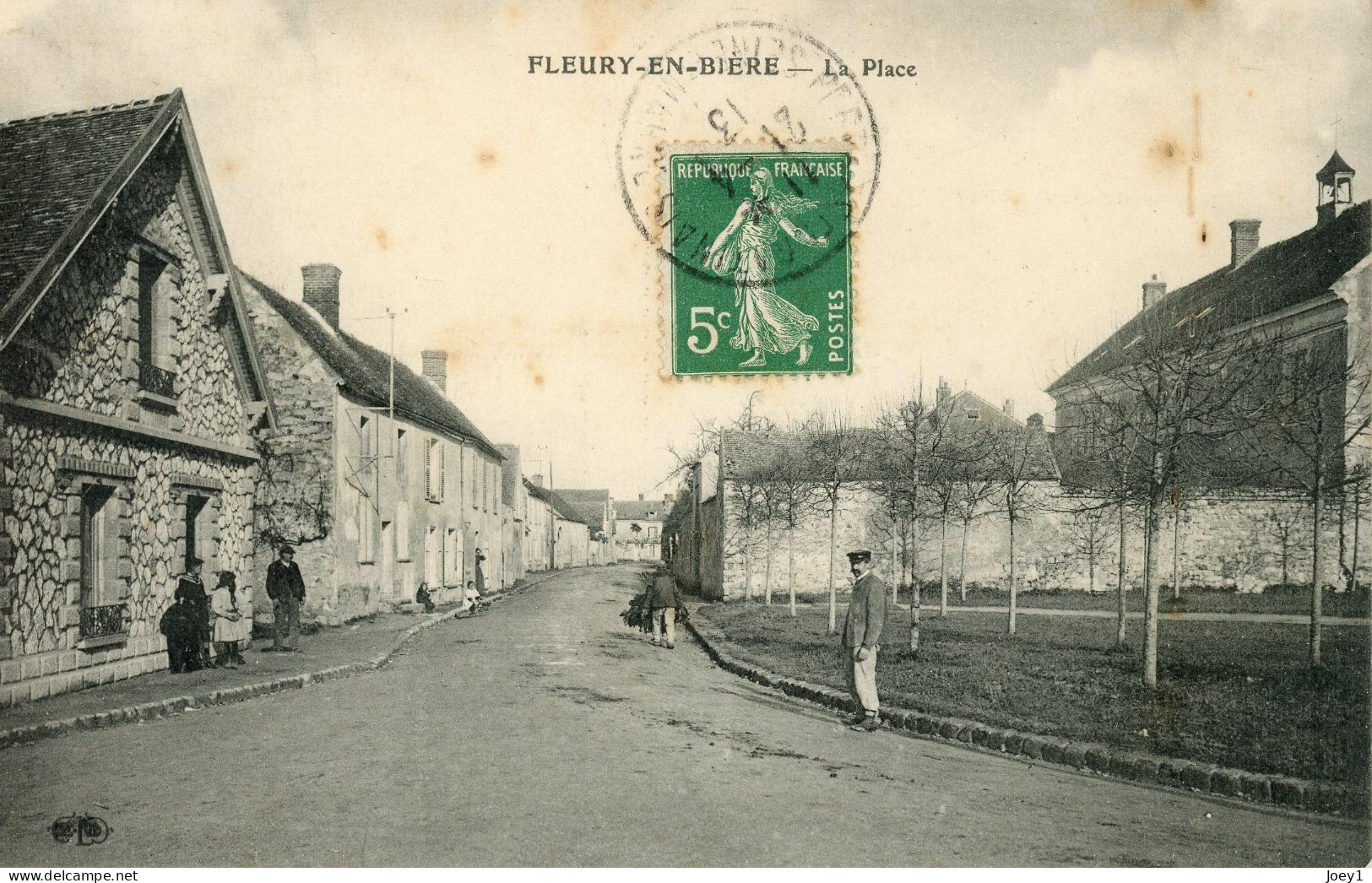 CPA Fleury En Bière La Place - Le Chatelet En Brie