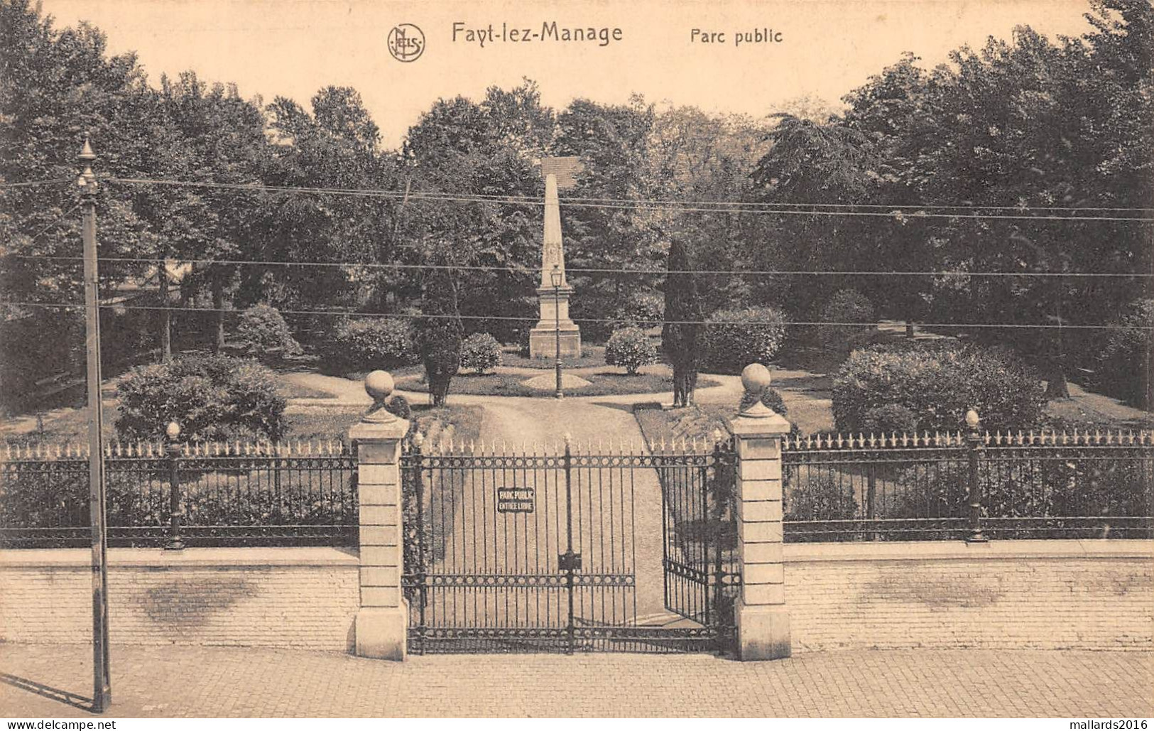 FAYT-LEZ-MANAGE - PARC PUBLIC ~  A VINTAGE POSTCARD #235961 - Manage