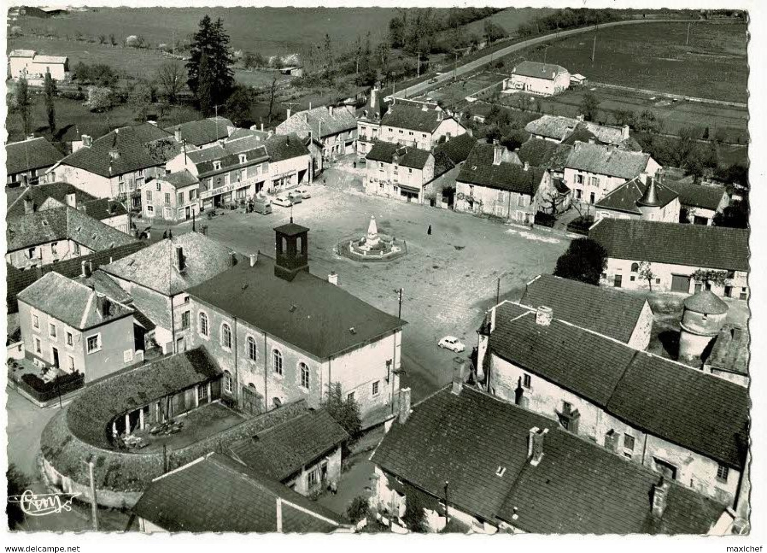 Andelot - Vue Aérienne (Place Centrale & Hôtel Des Voyageurs, Animation) Pas Circulé - Andelot Blancheville