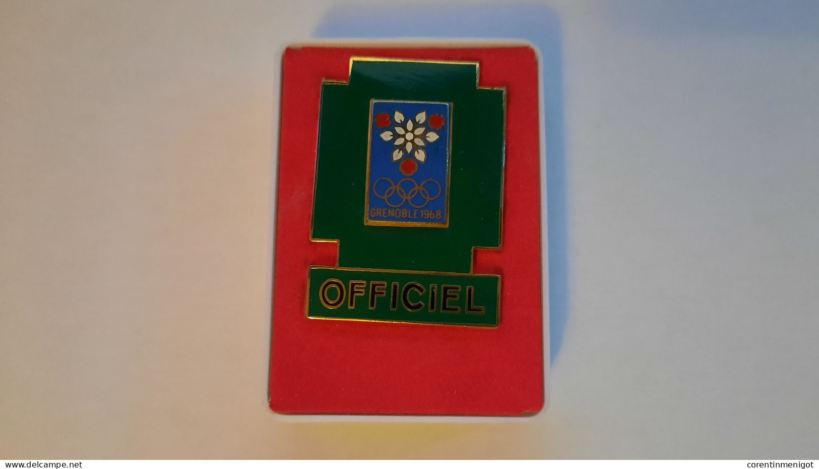 Badge "Officiel" Des Jeux Olympiques De Grenoble 1968 - Kleding, Souvenirs & Andere